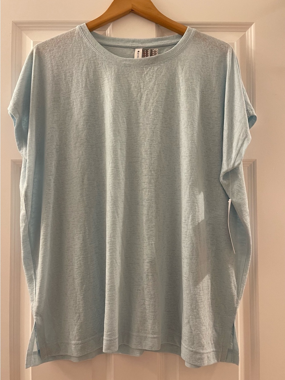 NWT Athleta Release Tee - size medium
